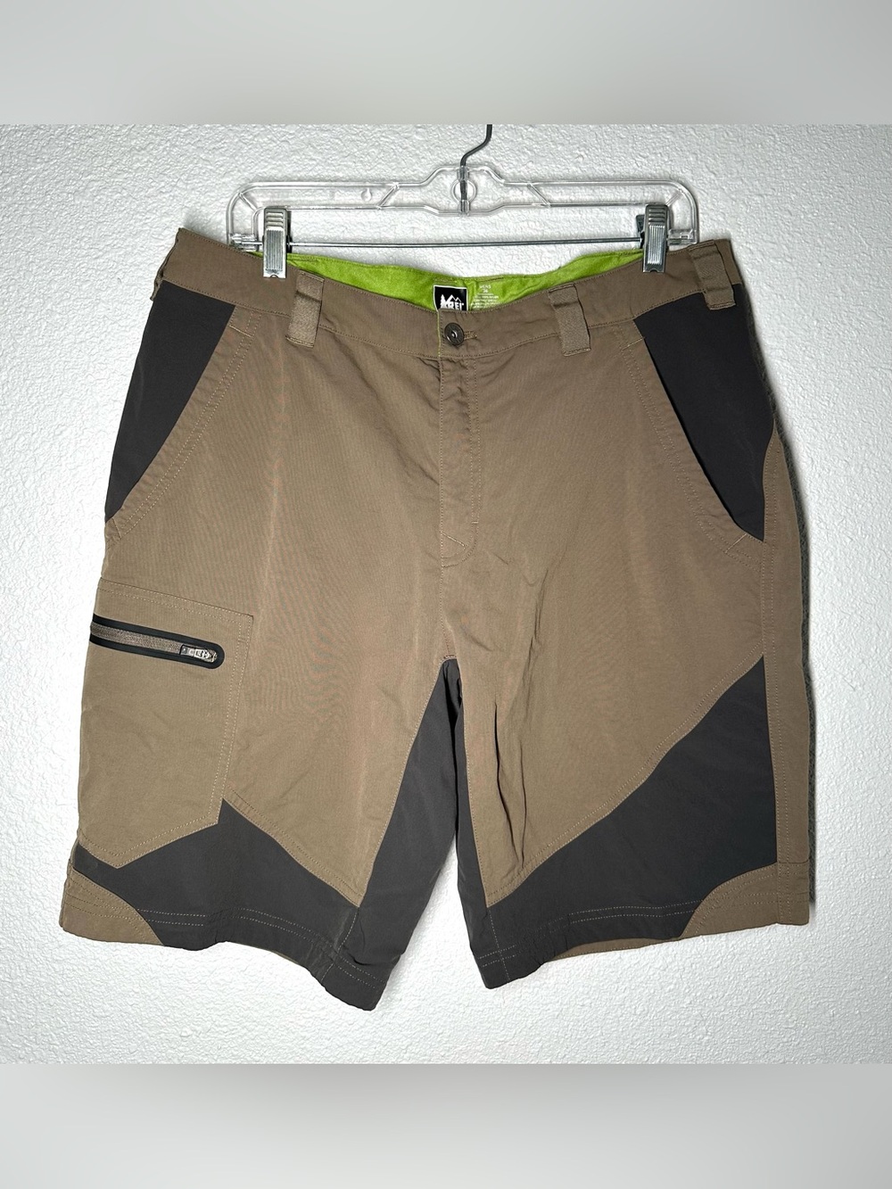 REI Cargo Hiking Shorts Men’s Nylon Stretch Zip Pocket Flat Front Brown Size 36